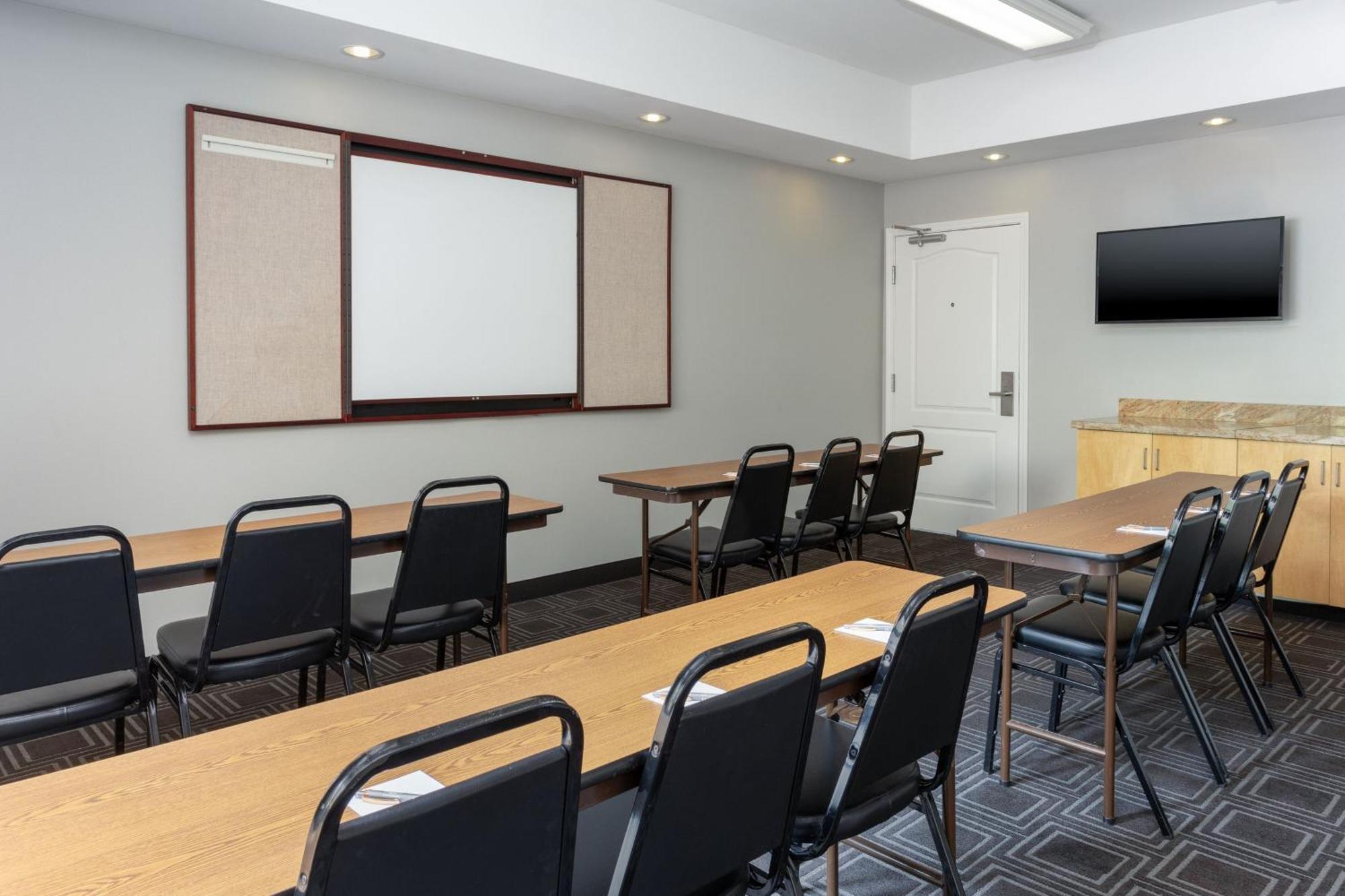 Towneplace Suites By Marriott Erie Kearsarge Bagian luar foto