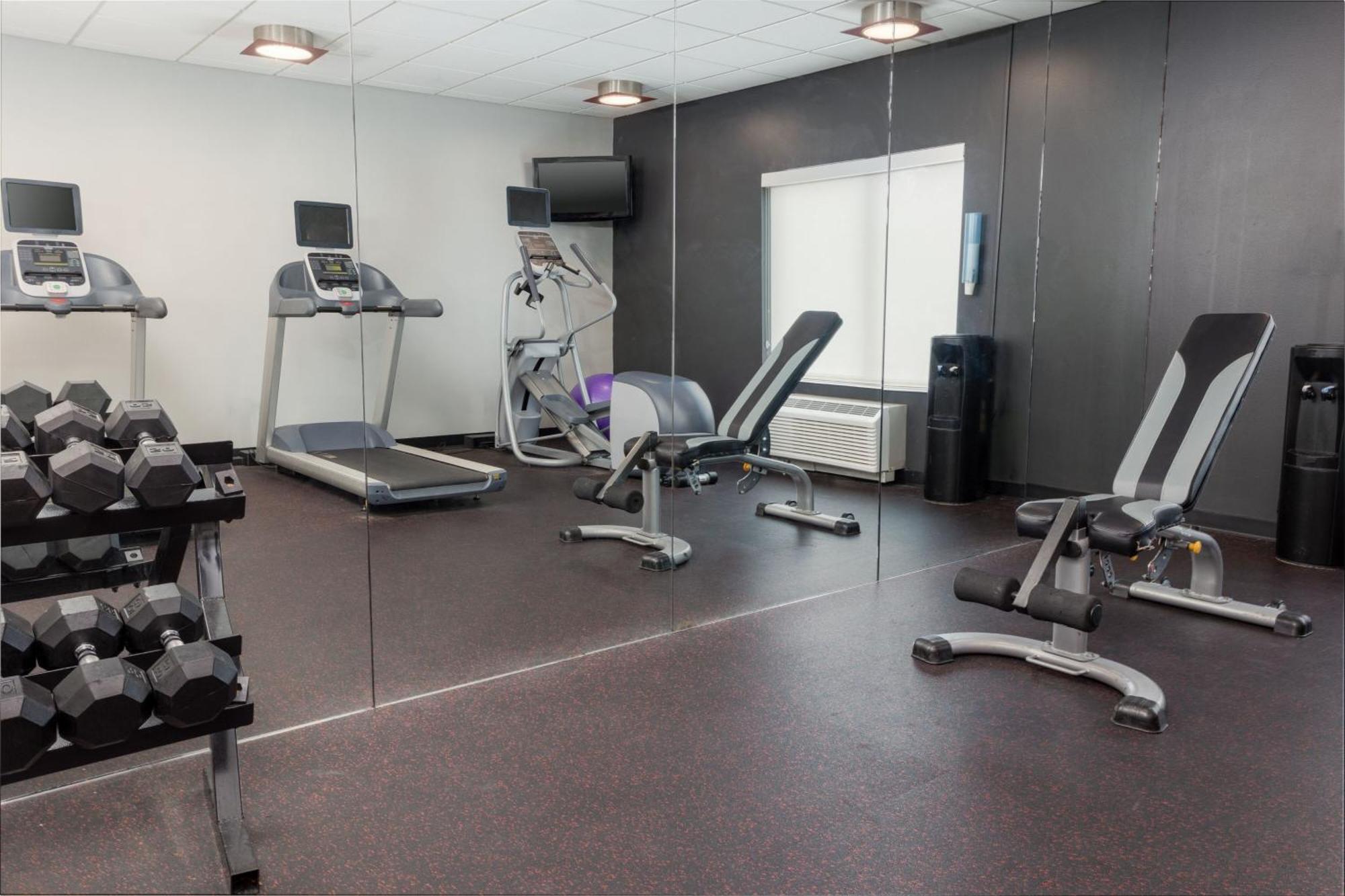 Towneplace Suites By Marriott Erie Kearsarge Bagian luar foto